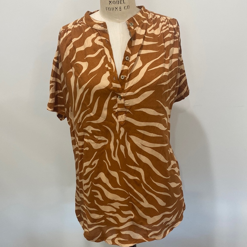 Maeve by Anthropologie animal print shirt sleeve blouse size SM NWT